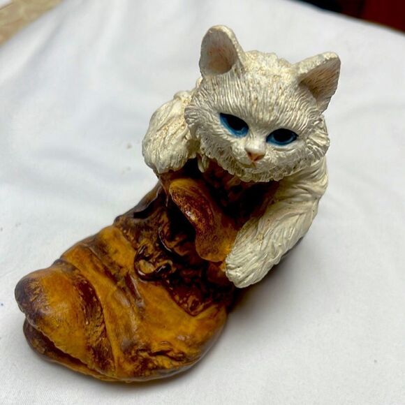 Vintage Cat in a Boot - Picture 1 of 2